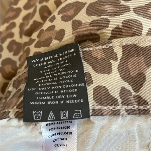 Torrid Weekend Mid Rise Wide Leg Leopard Pant - Picture 7 of 14